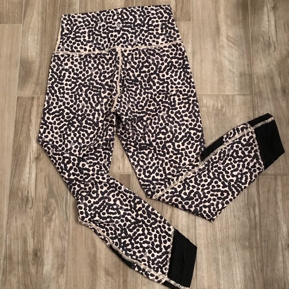 Lululemon leopard print high waist leggings - Picture 10 of 13